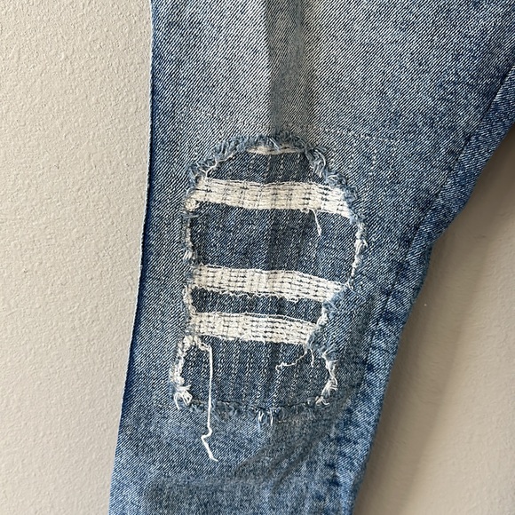 Good American Good Curve Women's Distressed Light Wash Jeans 8/29 - Picture 6 of 14